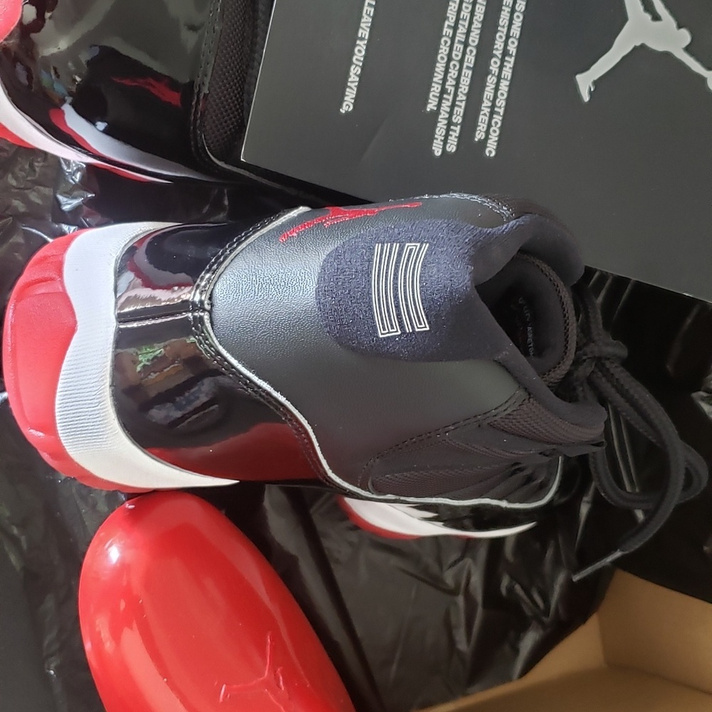Air Jordan bred 11 sz 10.5